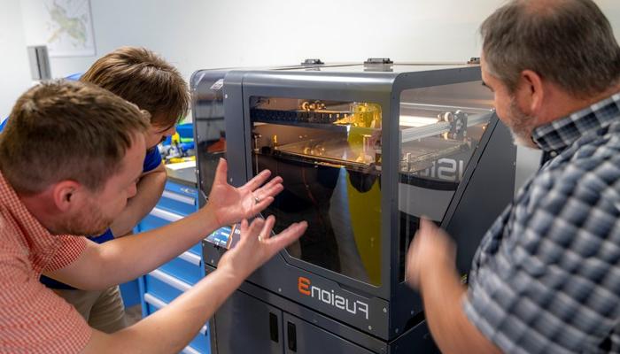 欧洲杯下注宣布创新的“教老师”3D打印课程与免费的课程和设备